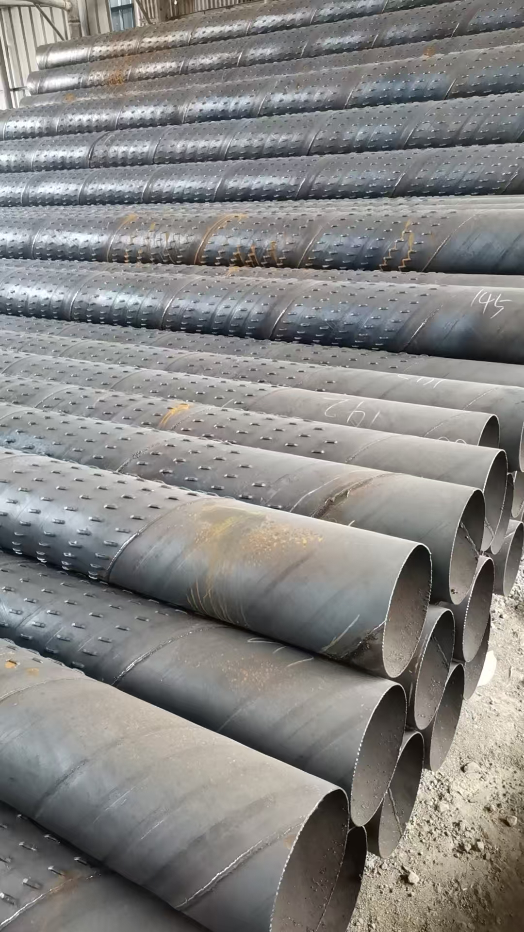 螺旋钢管​：现代基建的“钢铁脊梁”，性能与应用全解析